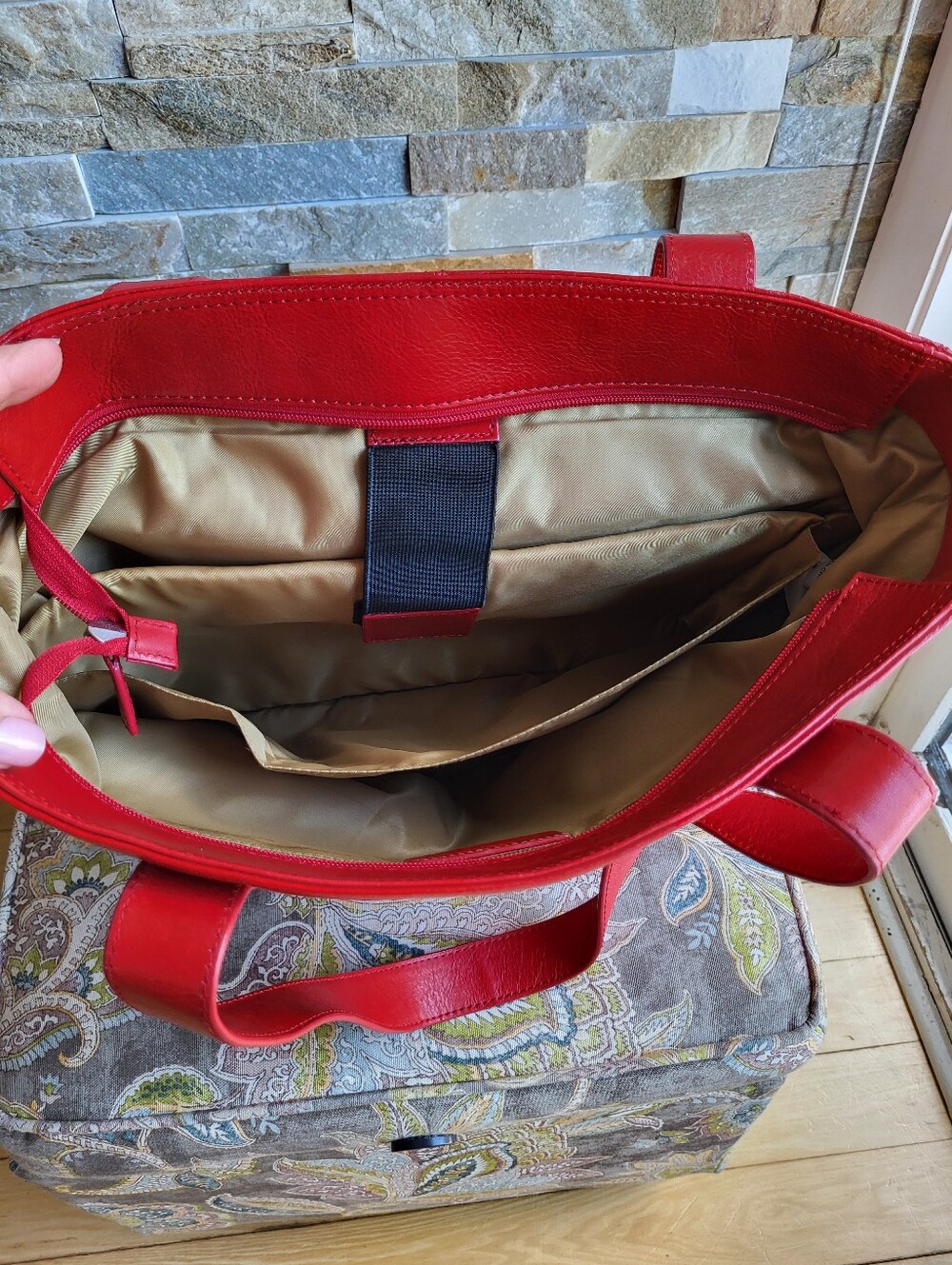 Danier Red Leather Laptop/Tote Bag with Front Turn-Lock - Picture 5 of 10